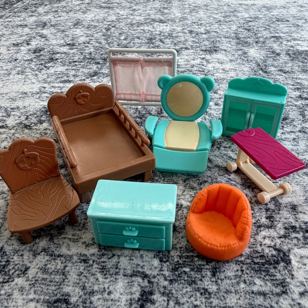 Lil Woodzeez Health Clinic Replacement‎ Furniture Doctors Office Accessories Set